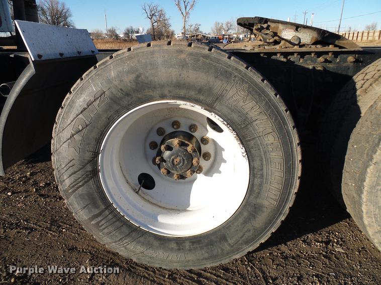 image for item DD5978 2003 International 9100i semi truck