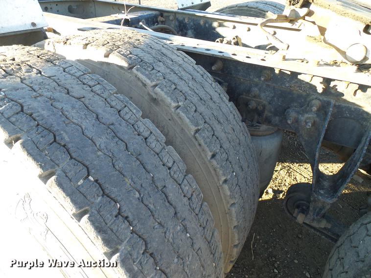 image for item DD5978 2003 International 9100i semi truck