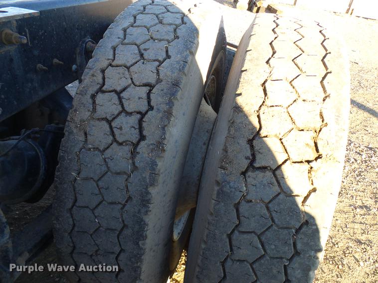 image for item DD5978 2003 International 9100i semi truck