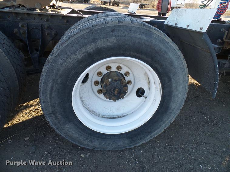 image for item DD5978 2003 International 9100i semi truck