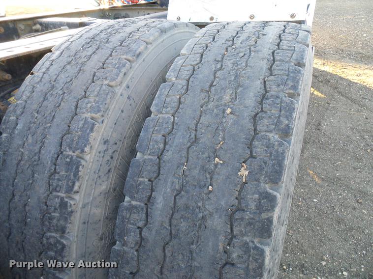 image for item DD5978 2003 International 9100i semi truck