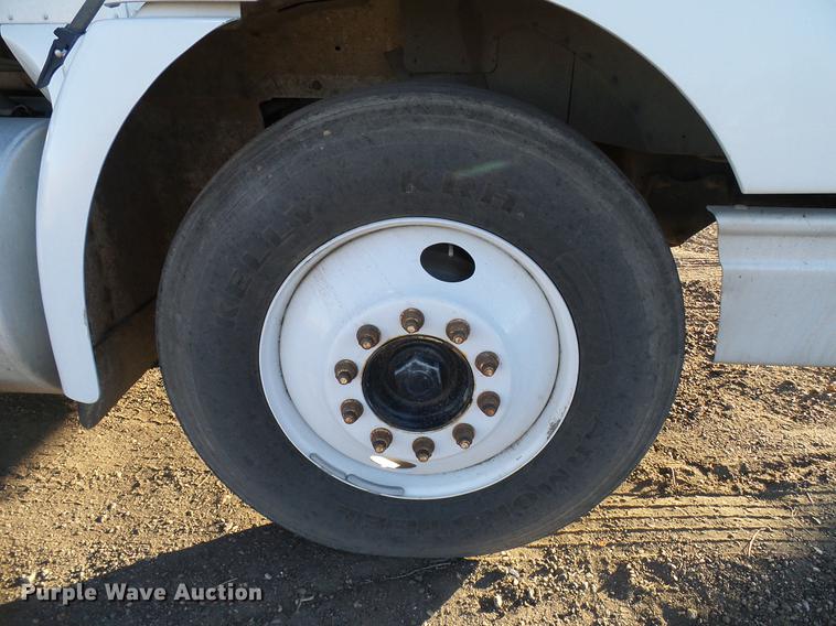 image for item DD5978 2003 International 9100i semi truck