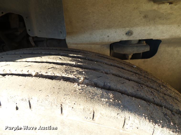 image for item DD5978 2003 International 9100i semi truck