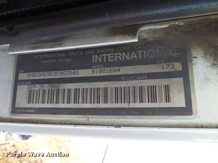 image for item DD5978 2003 International 9100i semi truck