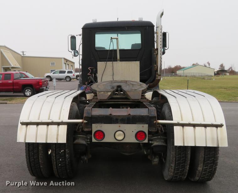 image for item DD7363 1990 Mack CH613 semi truck