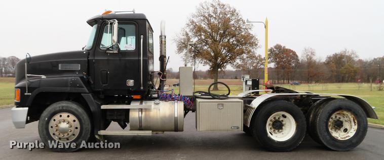 image for item DD7363 1990 Mack CH613 semi truck