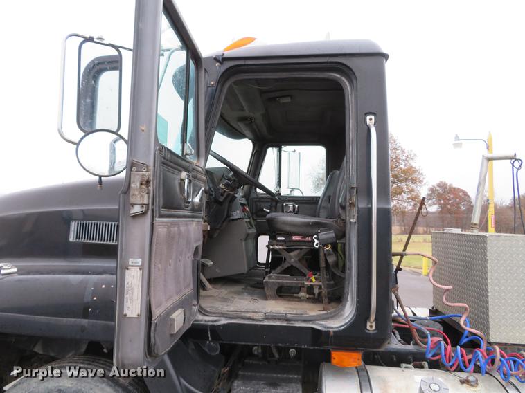 image for item DD7363 1990 Mack CH613 semi truck