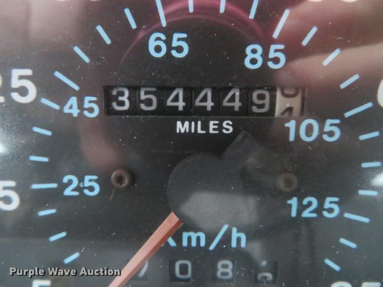 image for item DD7363 1990 Mack CH613 semi truck