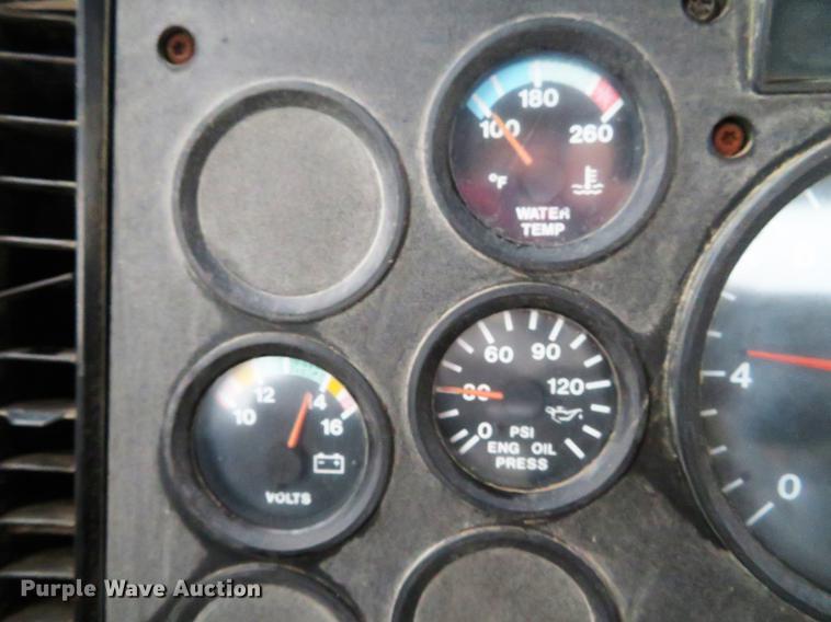 image for item DD7363 1990 Mack CH613 semi truck