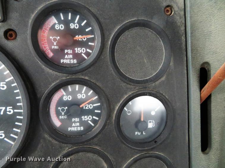 image for item DD7363 1990 Mack CH613 semi truck