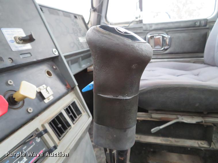 image for item DD7363 1990 Mack CH613 semi truck