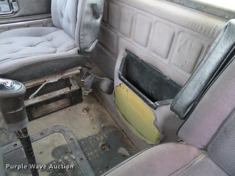 image for item DD7363 1990 Mack CH613 semi truck