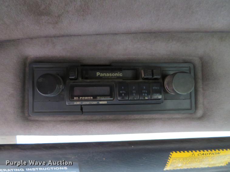 image for item DD7363 1990 Mack CH613 semi truck