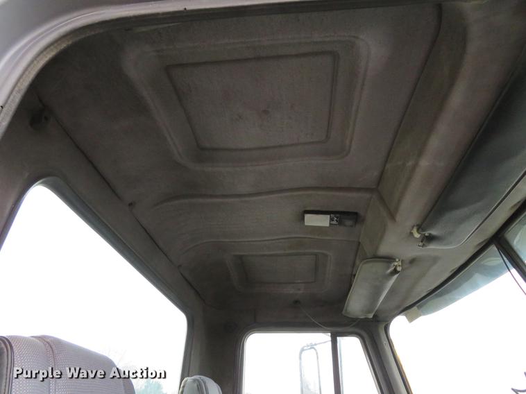 image for item DD7363 1990 Mack CH613 semi truck