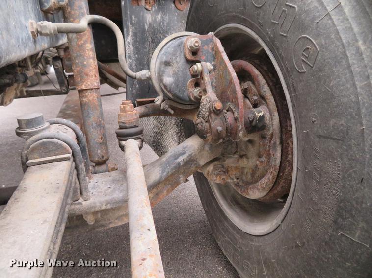 image for item DD7363 1990 Mack CH613 semi truck