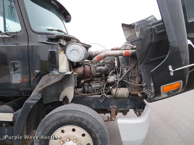 image for item DD7363 1990 Mack CH613 semi truck