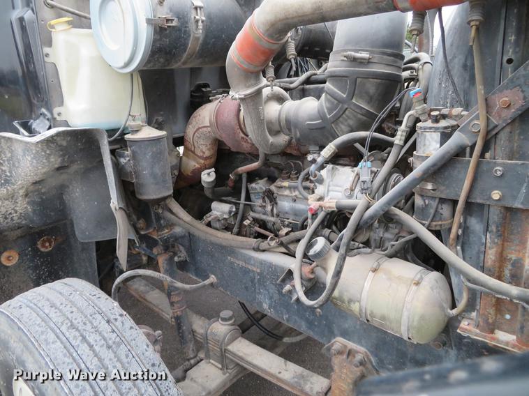 image for item DD7363 1990 Mack CH613 semi truck