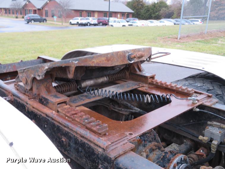 image for item DD7363 1990 Mack CH613 semi truck