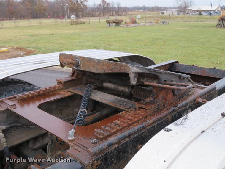 image for item DD7363 1990 Mack CH613 semi truck