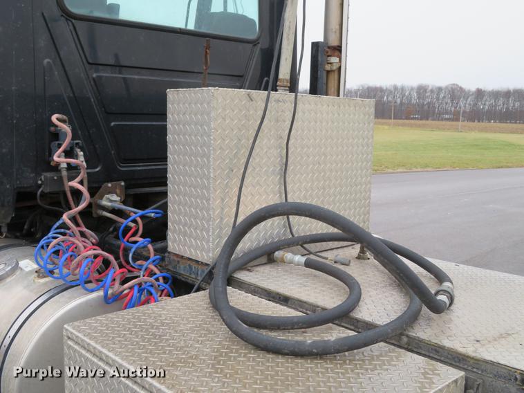 image for item DD7363 1990 Mack CH613 semi truck