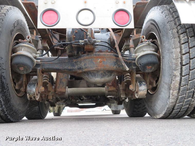 image for item DD7363 1990 Mack CH613 semi truck