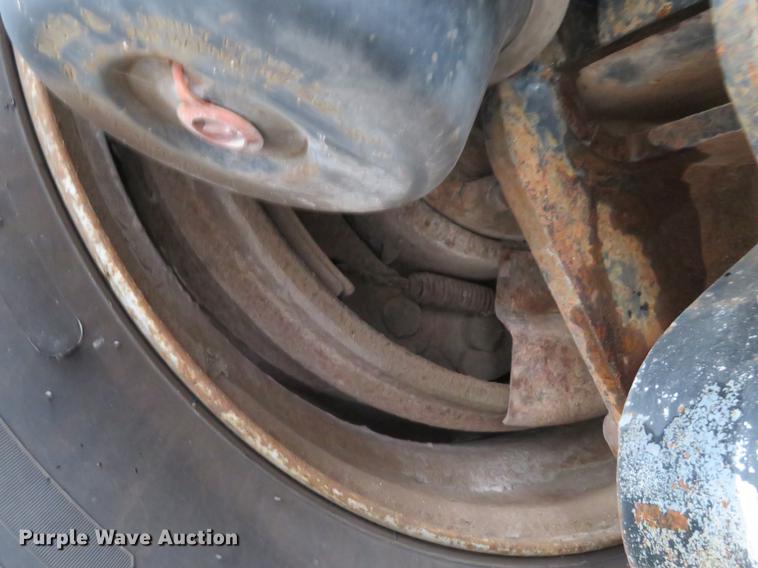 image for item DD7363 1990 Mack CH613 semi truck