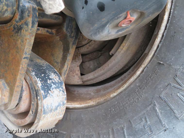 image for item DD7363 1990 Mack CH613 semi truck