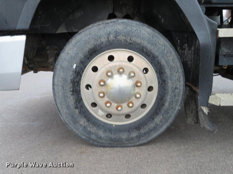 image for item DD7363 1990 Mack CH613 semi truck