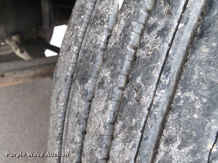 image for item DD7363 1990 Mack CH613 semi truck