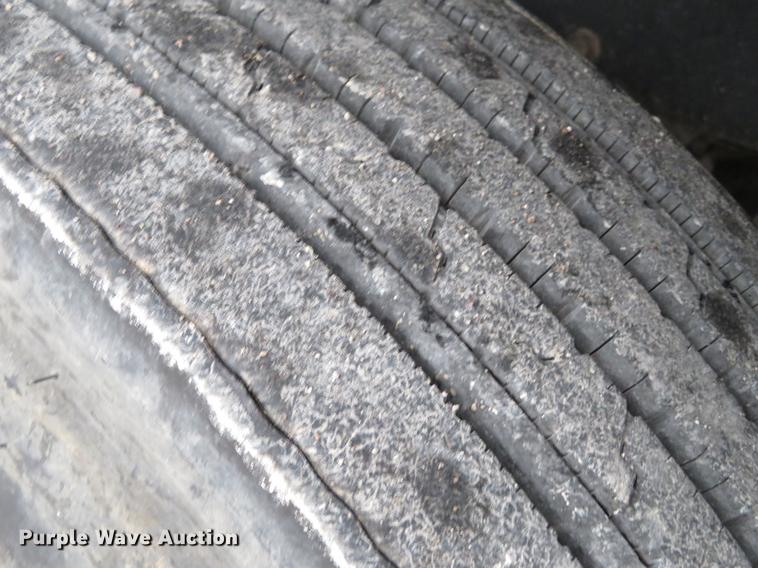 image for item DD7363 1990 Mack CH613 semi truck