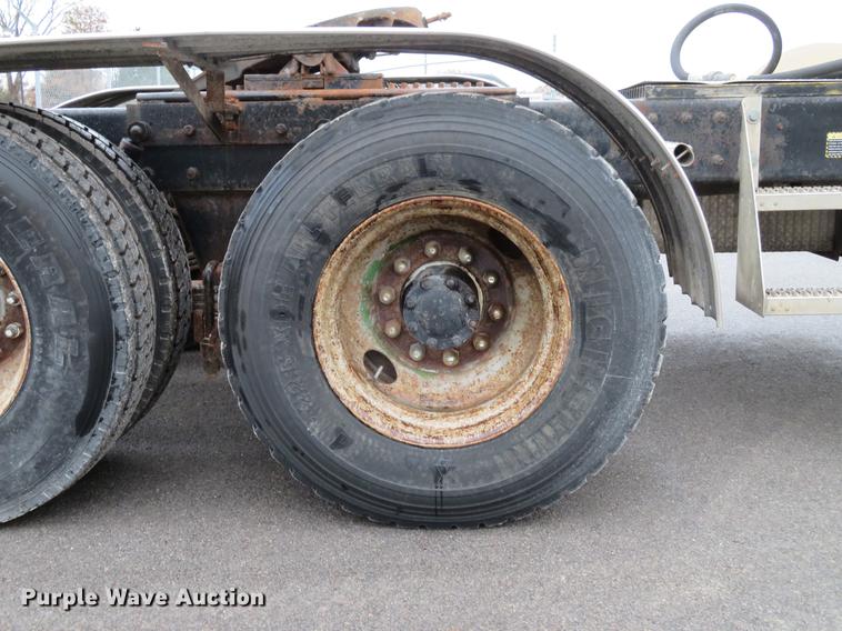 image for item DD7363 1990 Mack CH613 semi truck