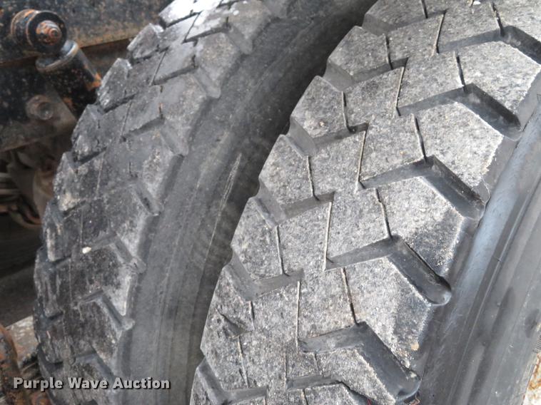 image for item DD7363 1990 Mack CH613 semi truck