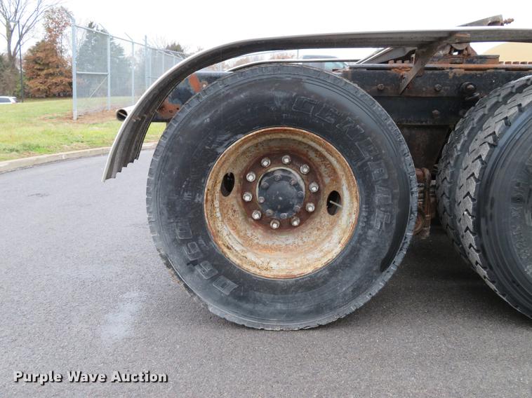 image for item DD7363 1990 Mack CH613 semi truck