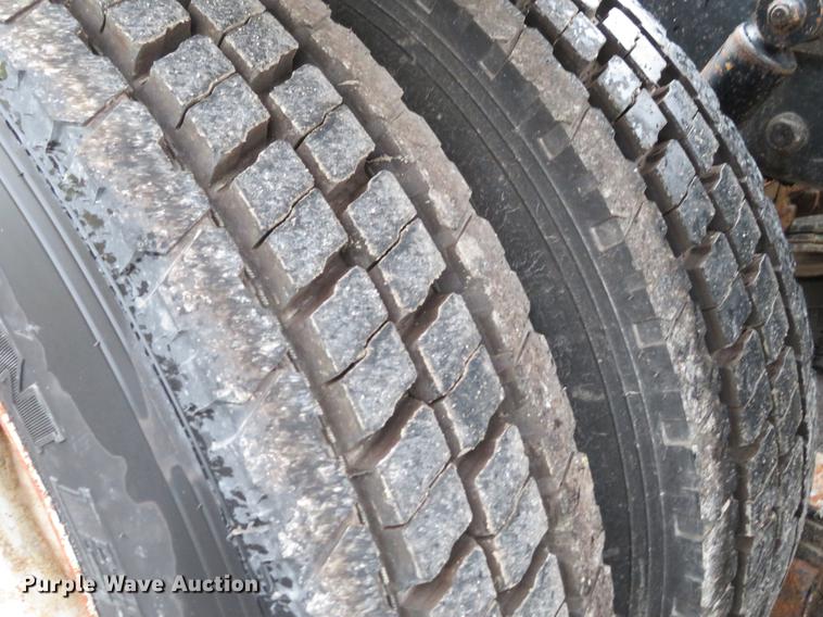 image for item DD7363 1990 Mack CH613 semi truck