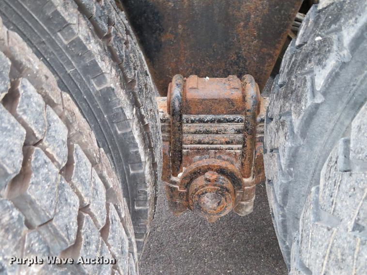 image for item DD7363 1990 Mack CH613 semi truck