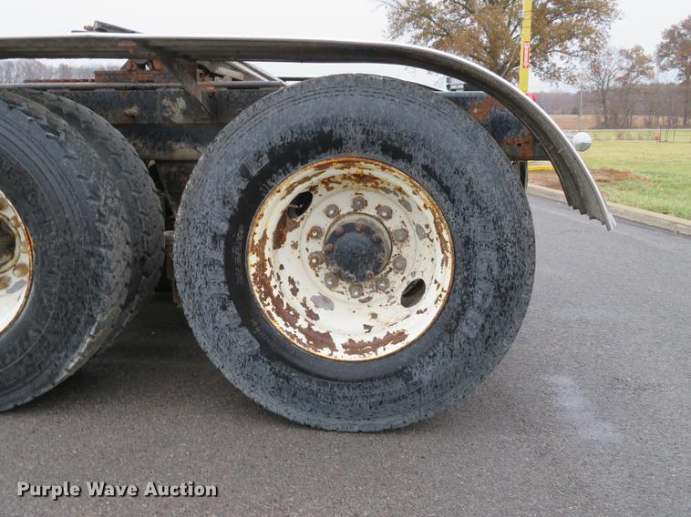 image for item DD7363 1990 Mack CH613 semi truck