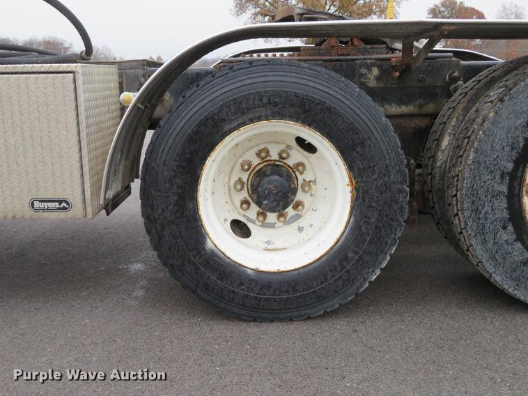 image for item DD7363 1990 Mack CH613 semi truck