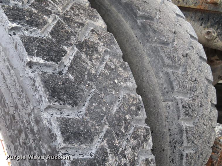 image for item DD7363 1990 Mack CH613 semi truck