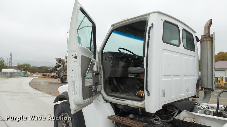 image for item DE4932 2000 Sterling ready mix truck