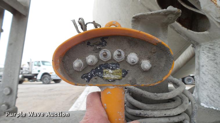 image for item DE4933 2000 Sterling ready mix truck