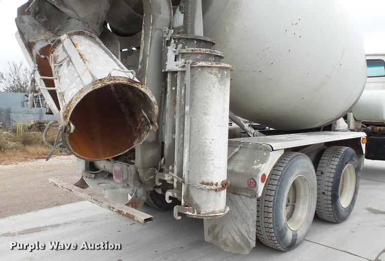 image for item DE4933 2000 Sterling ready mix truck