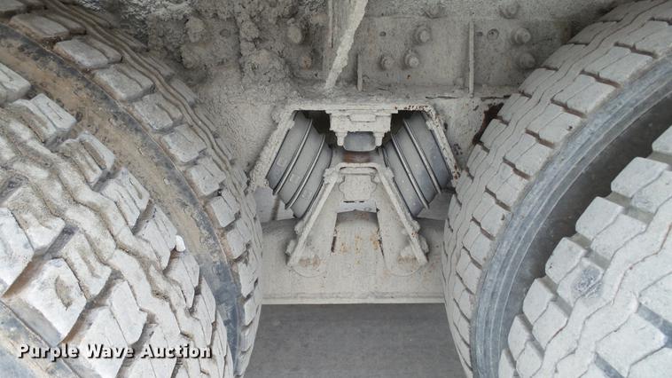 image for item DE4933 2000 Sterling ready mix truck