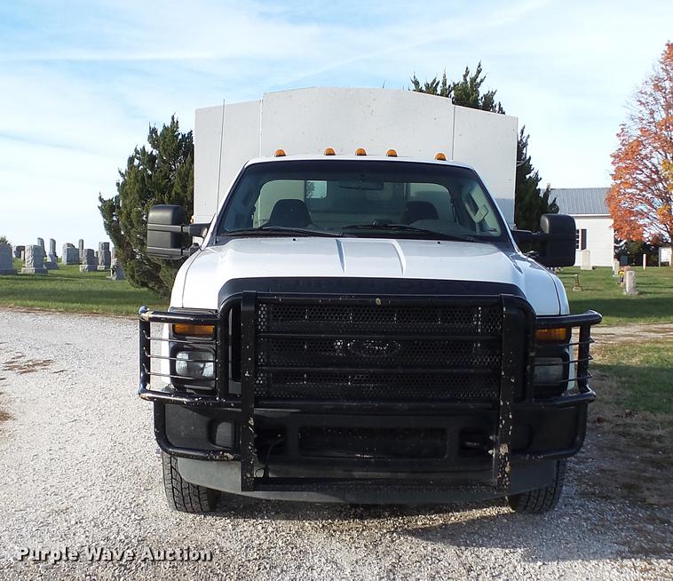 image for item DE4938 2009 Ford F350 Super Duty XL utility bed pickup truck