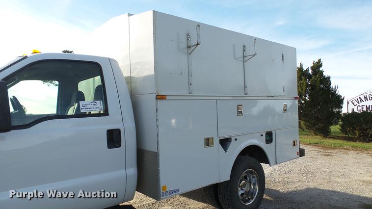 image for item DE4938 2009 Ford F350 Super Duty XL utility bed pickup truck