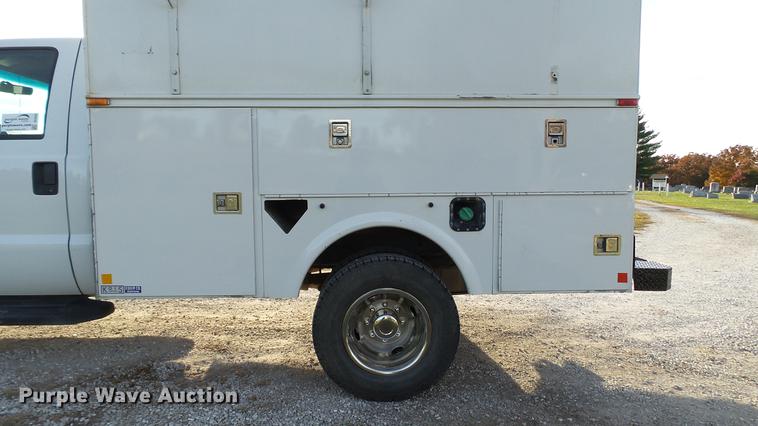 image for item DE4938 2009 Ford F350 Super Duty XL utility bed pickup truck