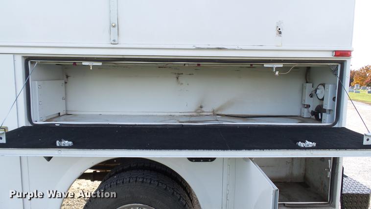 image for item DE4938 2009 Ford F350 Super Duty XL utility bed pickup truck