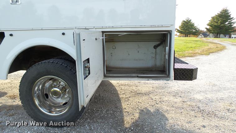 image for item DE4938 2009 Ford F350 Super Duty XL utility bed pickup truck