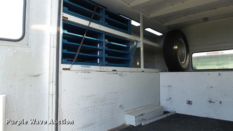 image for item DE4938 2009 Ford F350 Super Duty XL utility bed pickup truck