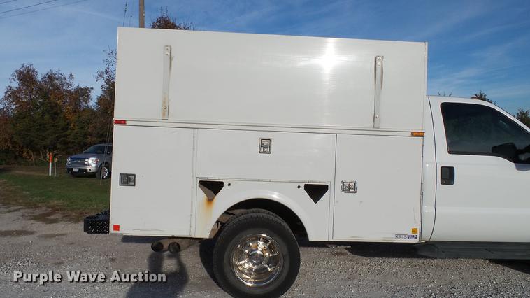 image for item DE4938 2009 Ford F350 Super Duty XL utility bed pickup truck