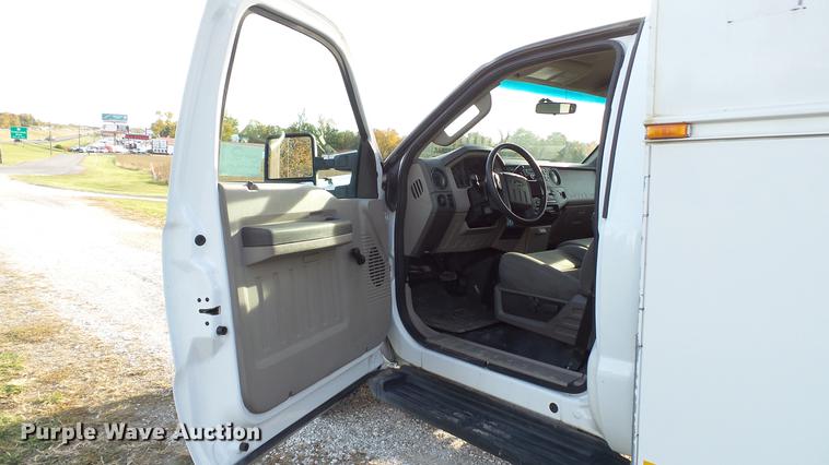 image for item DE4938 2009 Ford F350 Super Duty XL utility bed pickup truck